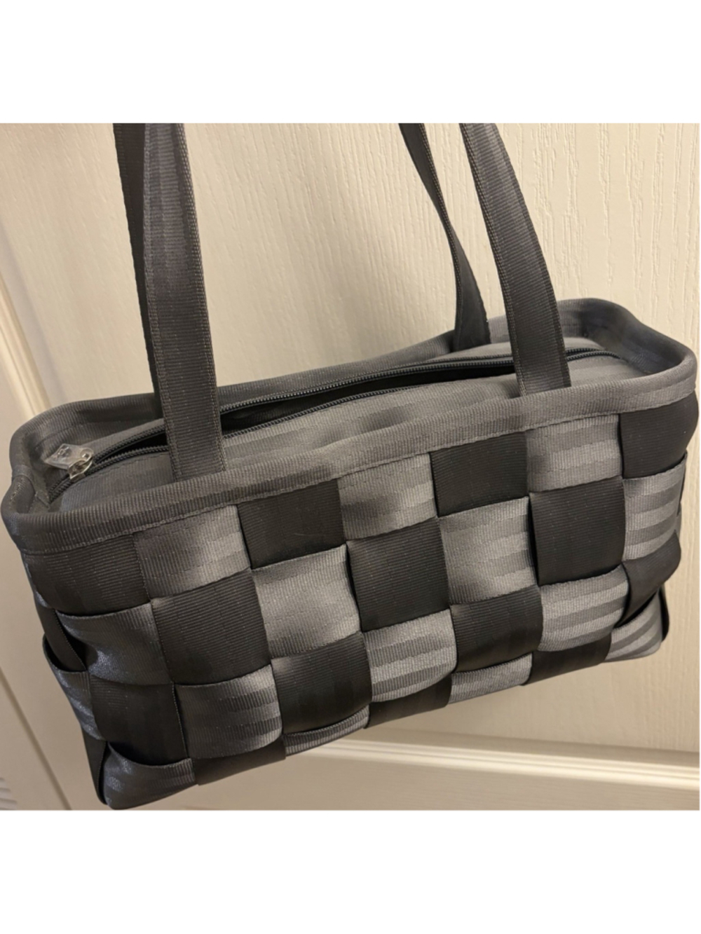 Harveys Women's Unusual Seatbelt Tote Bag y2k recycle sk8 archive